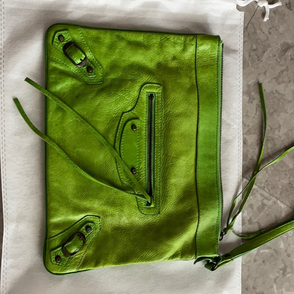 Green clutch Balenciaga